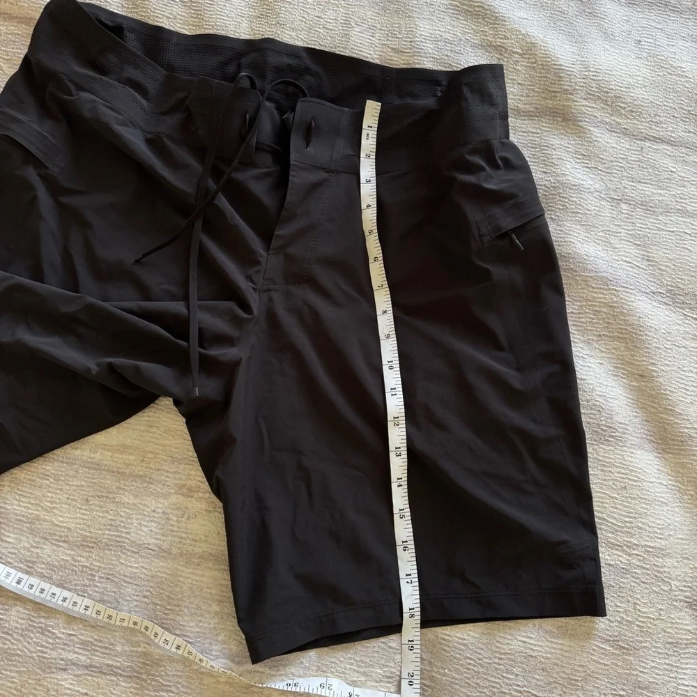 LULULEMON Black Men Casual Shorts, Size 34